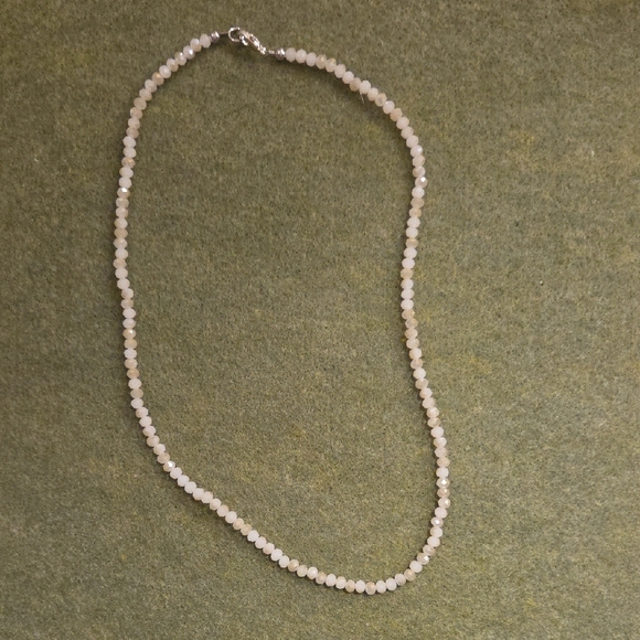 Jewelry - Elegant Cream Beaded Necklace